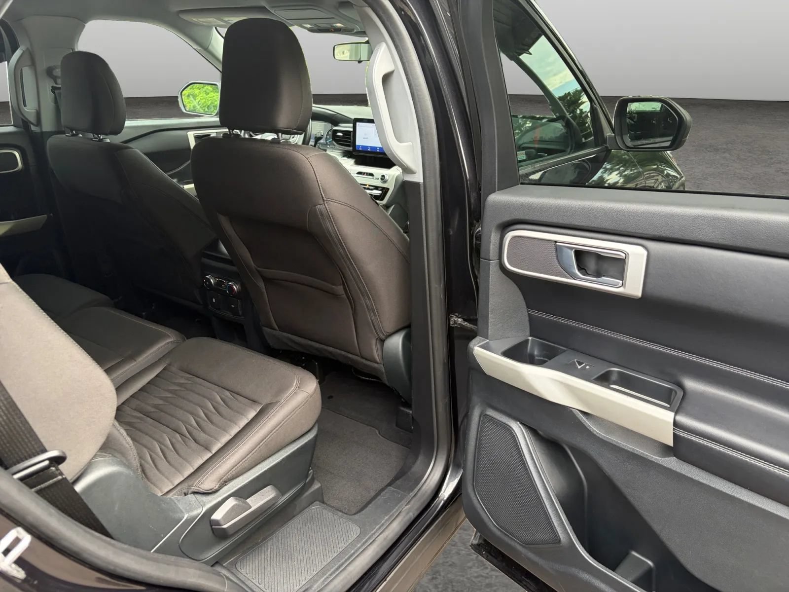 Used 2021 Ford Explorer XLT AWD/4WD image 18