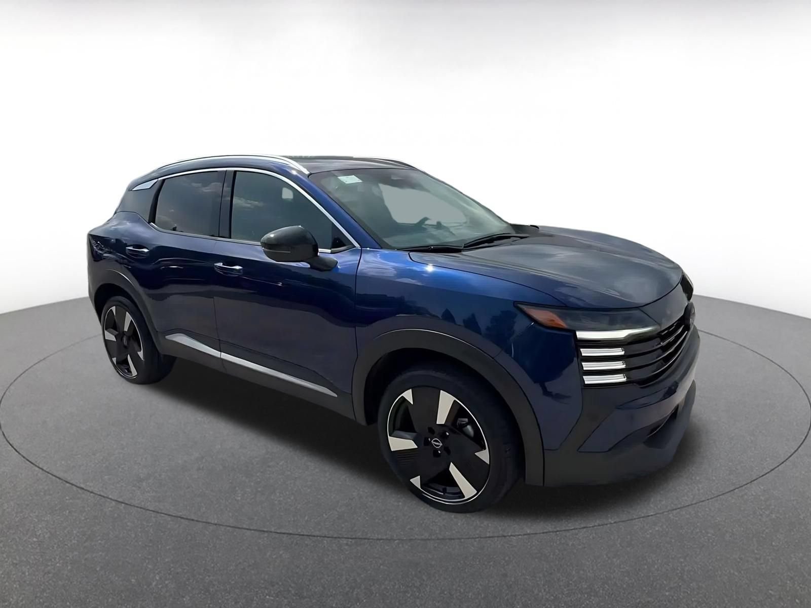 Used 2026 Nissan Kicks SR AWD/4WD image 2