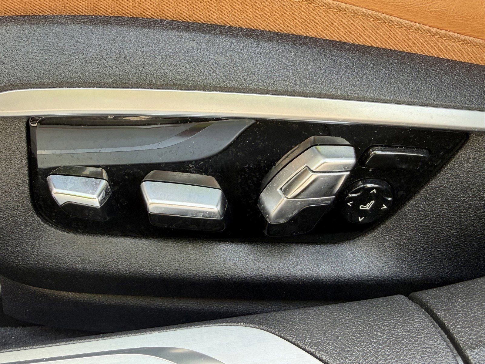 Used 2017 BMW 750i image 23