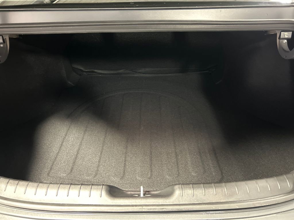 Used 2025 Hyundai Elantra SE image 21