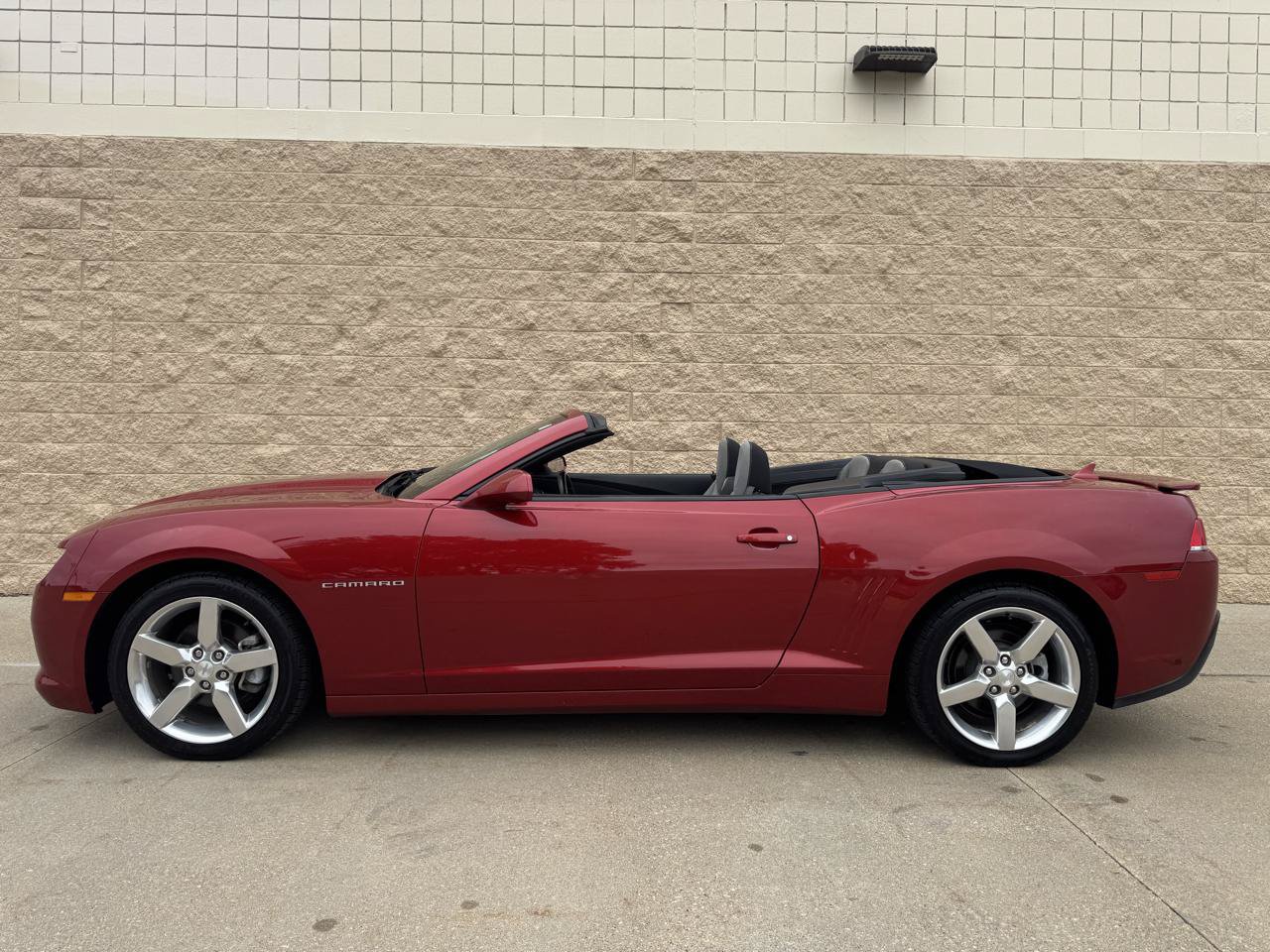 Used 2015 Chevrolet Camaro LT RWD image 6