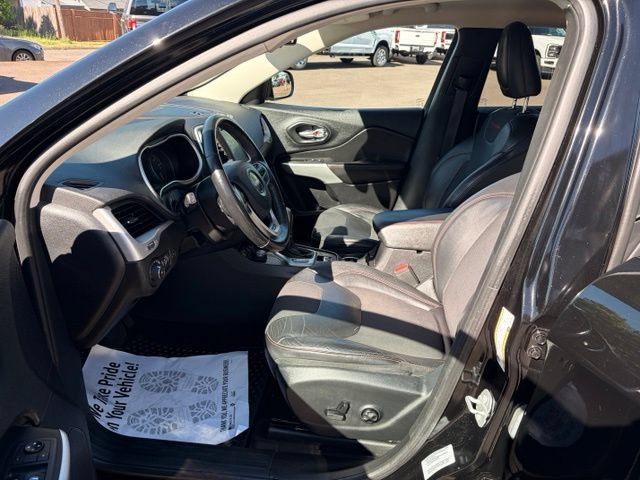 Used 2017 Jeep Cherokee Trailhawk w/ Comfort/Convenience Group AWD/4WD image 2