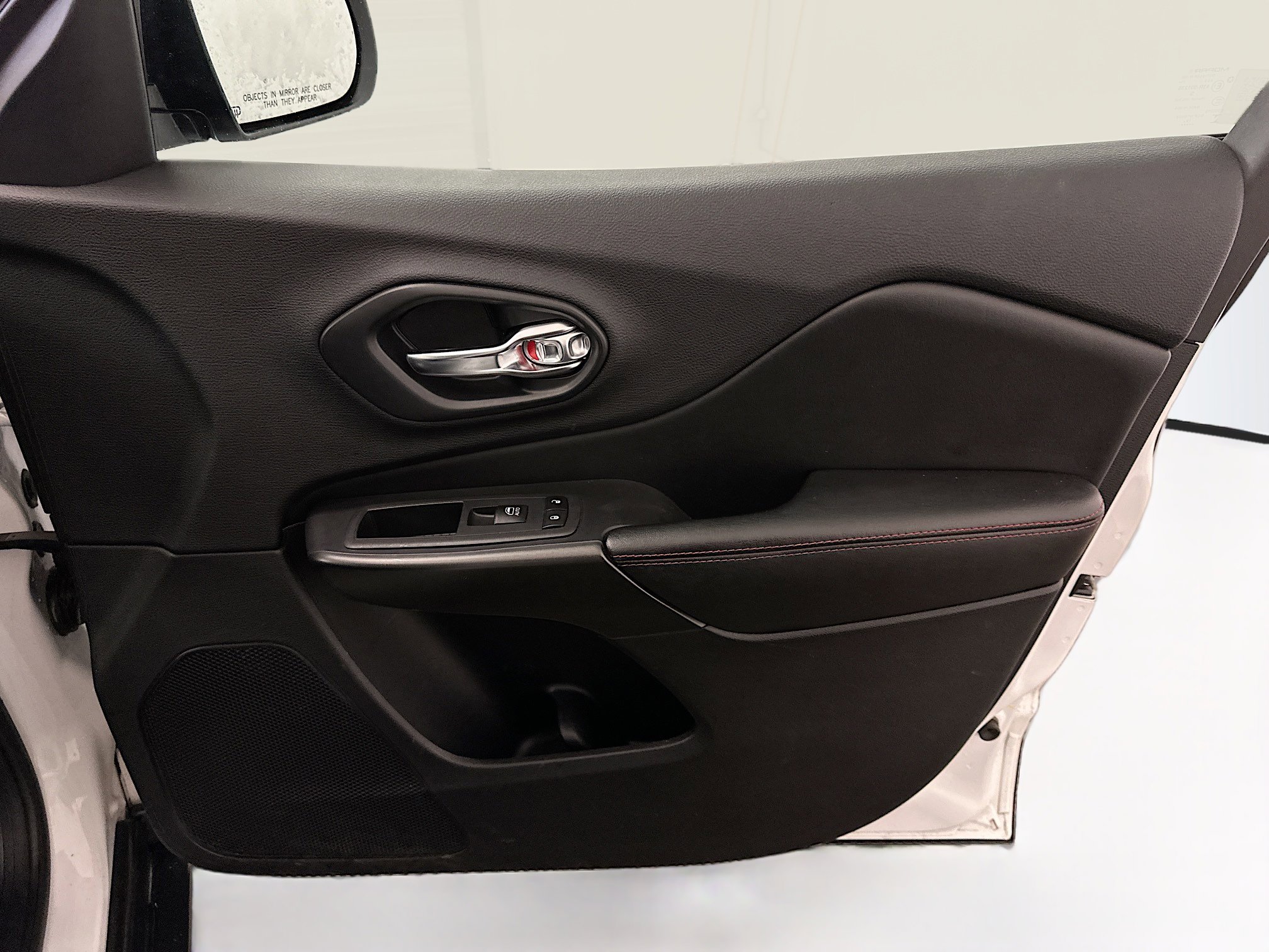 Used 2020 Jeep Cherokee Trailhawk w/ Cold Weather Group image 33