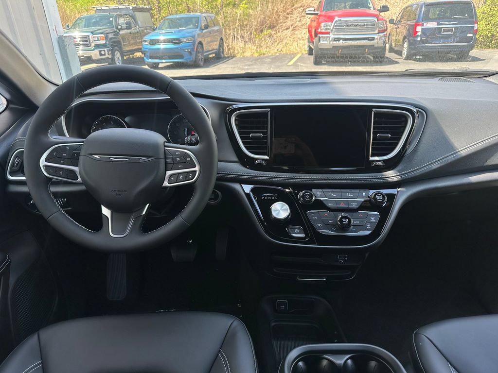 New 2027 Chrysler Pacifica Select FWD image 4