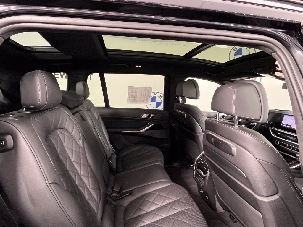 Used 2024 BMW X7 xDrive40i w/ M Sport Package AWD/4WD image 25