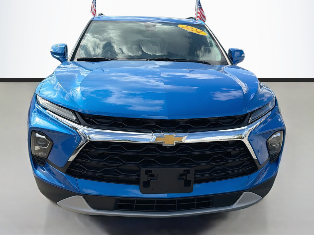 Used 2024 Chevrolet Blazer LT w/ Sound & Technology Package AWD/4WD image 2