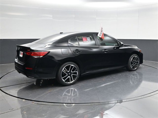 Used 2025 Nissan Sentra SR w/ SR Premium Package image 3