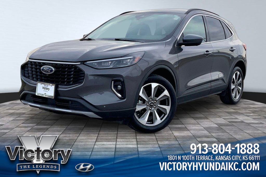Used 2023 Ford Escape Platinum image 1