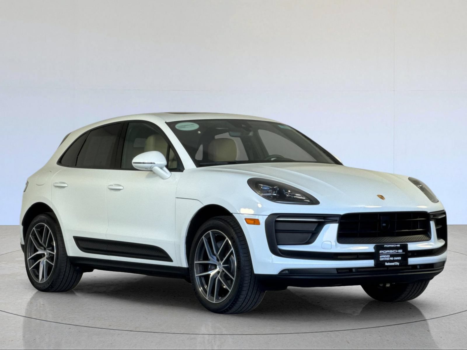 Certified 2026 Porsche Macan AWD/4WD image 10