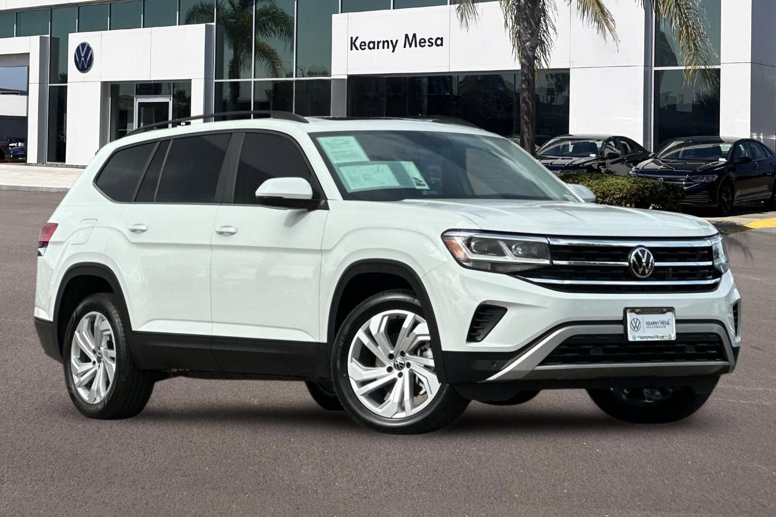 Used 2023 Volkswagen Atlas SE w/ Panoramic Sunroof Package FWD image 2