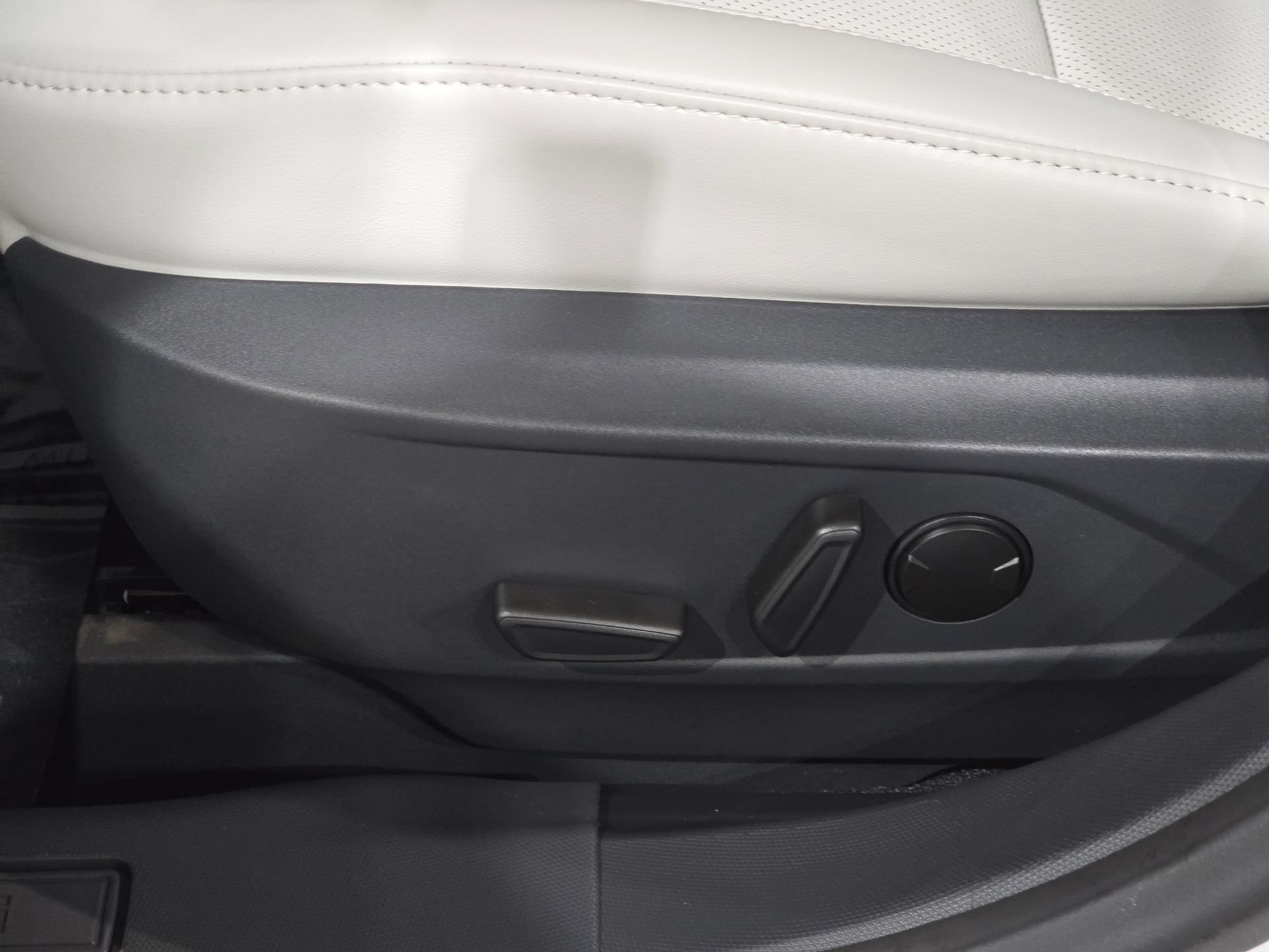 New 2025 Ford Mustang Mach-E Premium AWD/4WD image 19