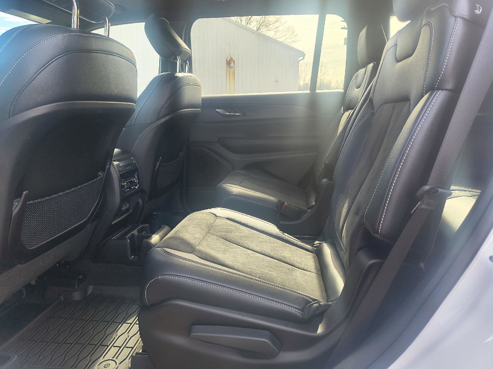 Used 2024 Jeep Grand Cherokee L Altitude AWD/4WD image 26