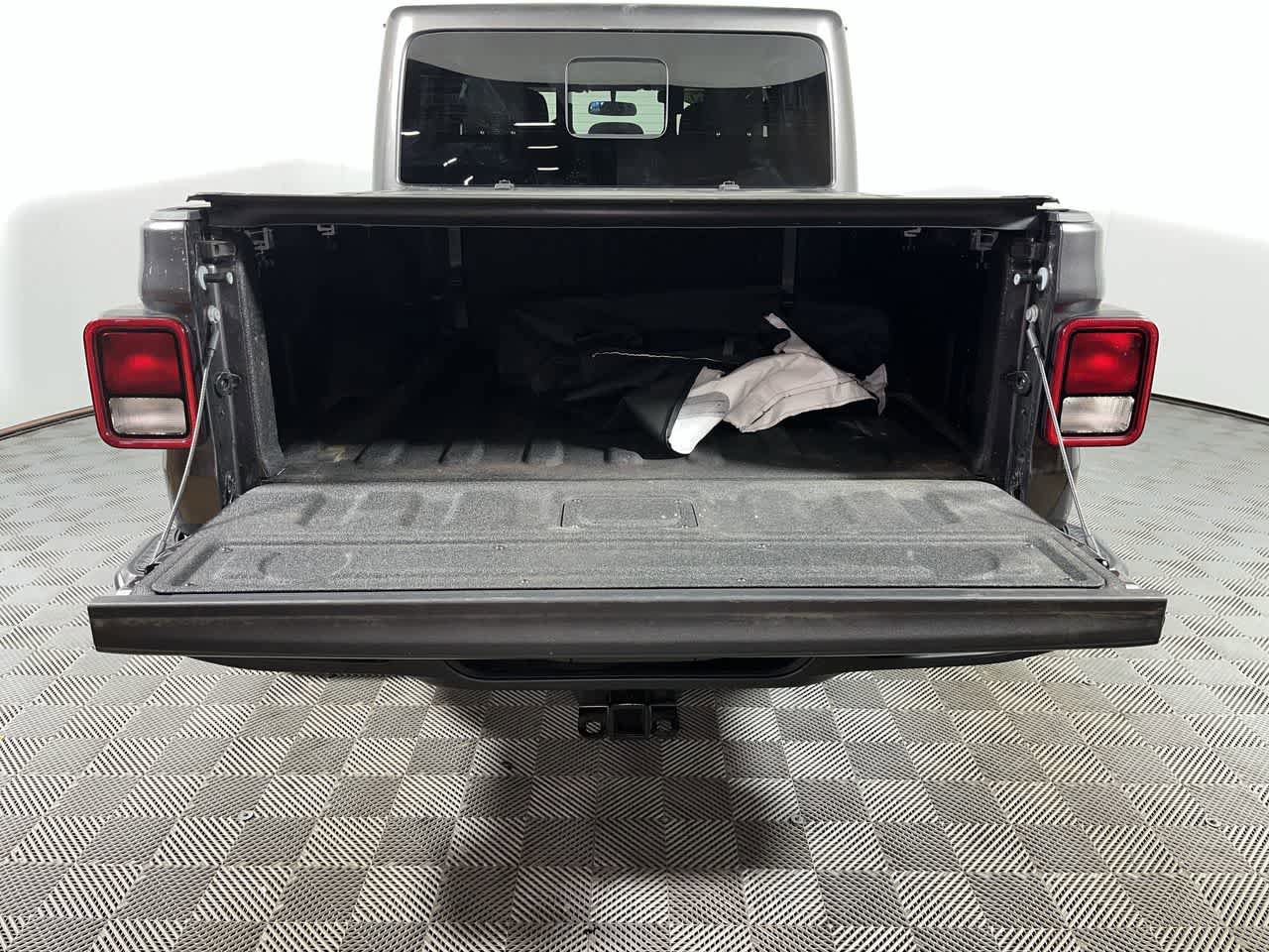 Used 2025 Jeep Gladiator Sport AWD/4WD image 27