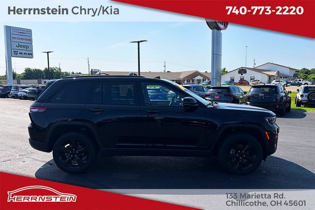 Used 2023 Jeep Grand Cherokee Altitude AWD/4WD image 24
