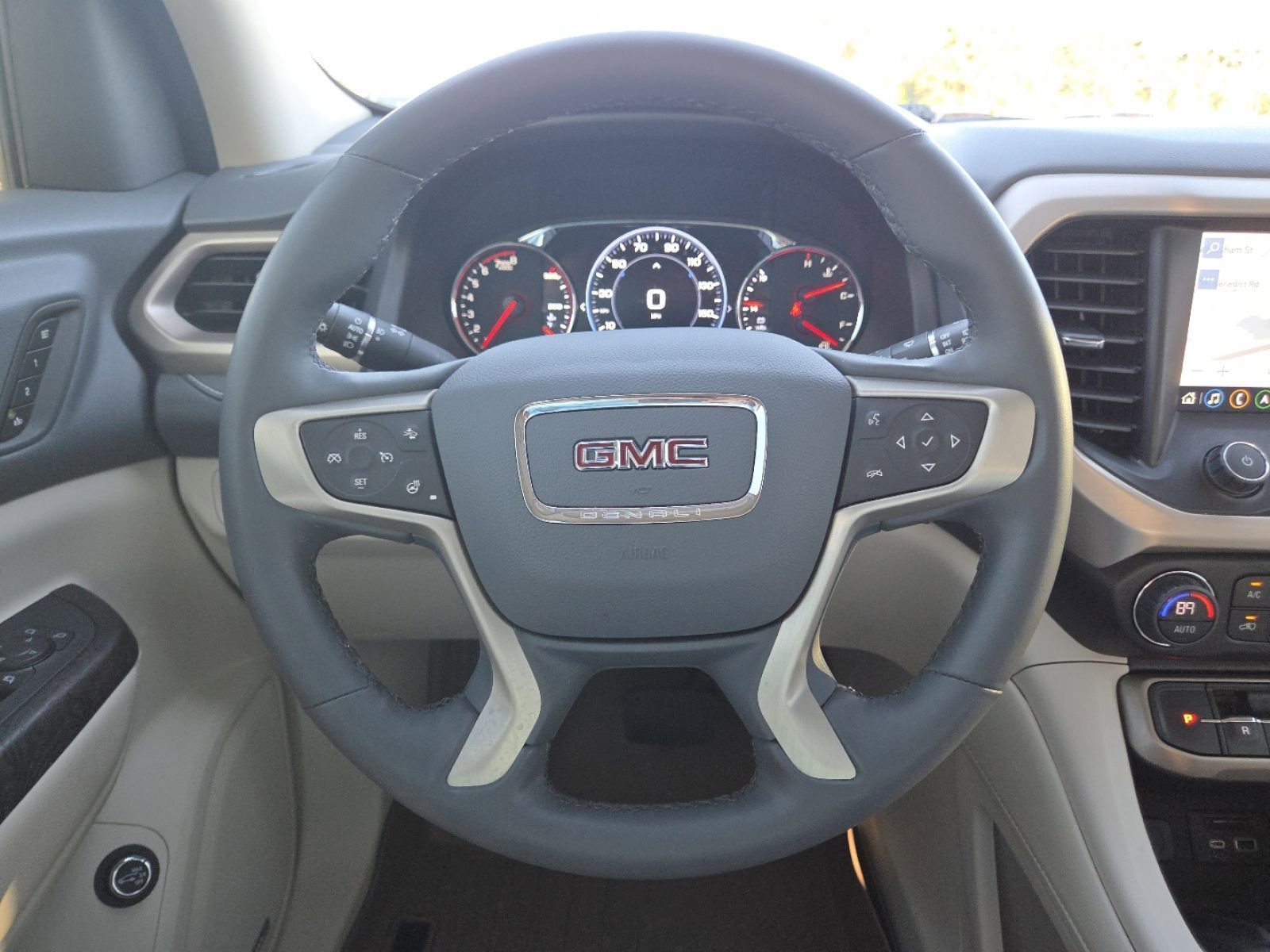 Used 2023 GMC Acadia Denali w/ Denali Technology Package FWD image 33