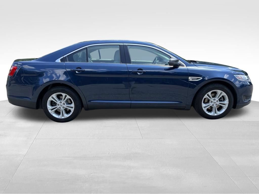 Used 2016 Ford Taurus SE FWD image 5