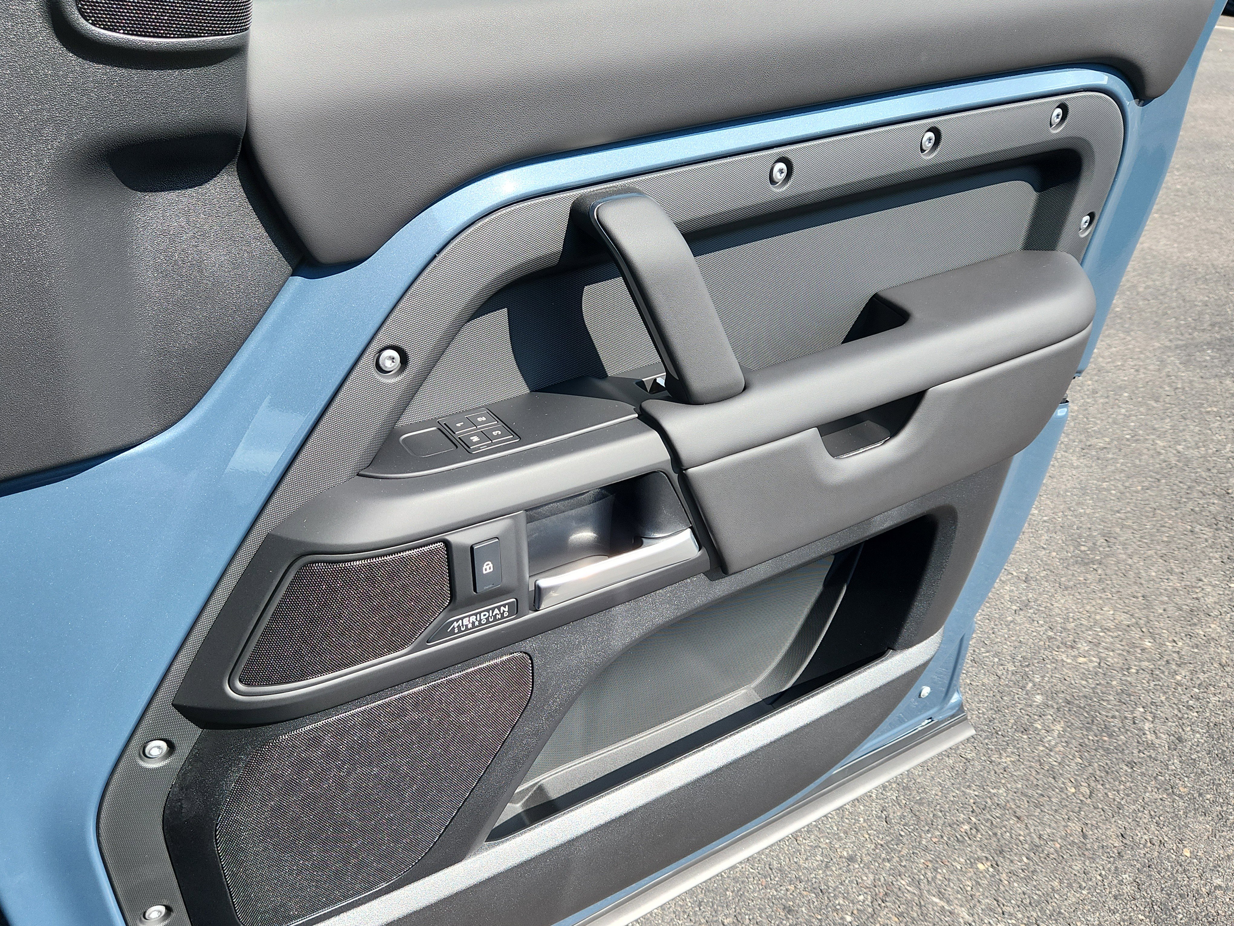 New 2025 Land Rover Defender 110 X-Dynamic SE image 19