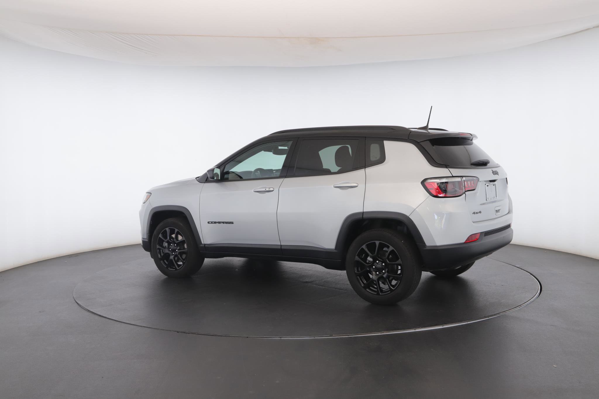 Used 2024 Jeep Compass Latitude w/ Sun and Sound Group AWD/4WD image 23