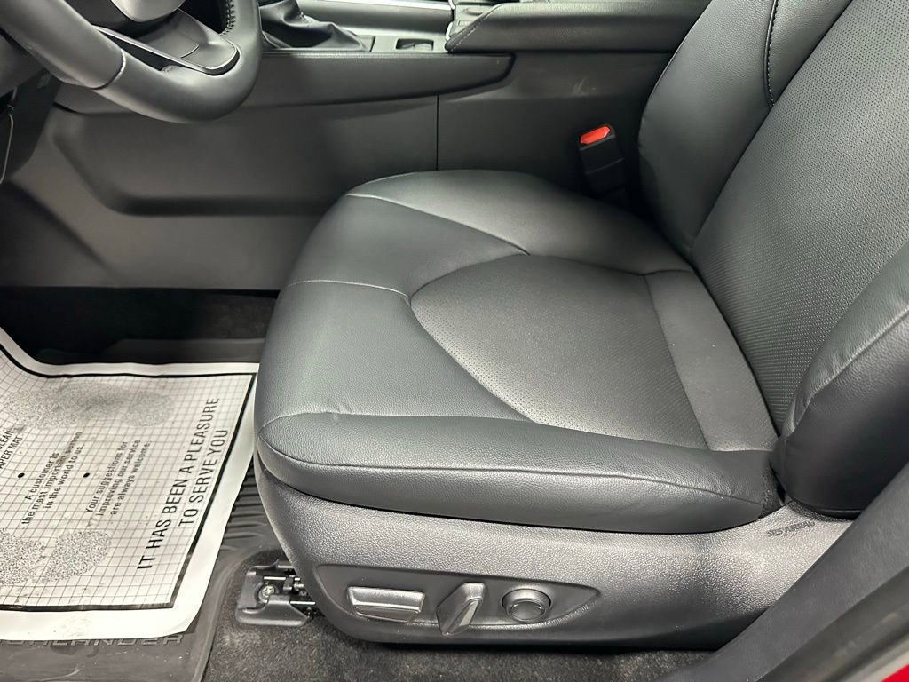 Used 2025 Toyota Grand Highlander FWD image 13