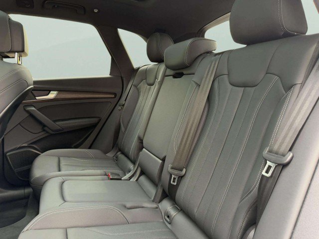 Certified 2025 Audi Q5 e Premium Plus w/ Premium Plus Package AWD/4WD image 23