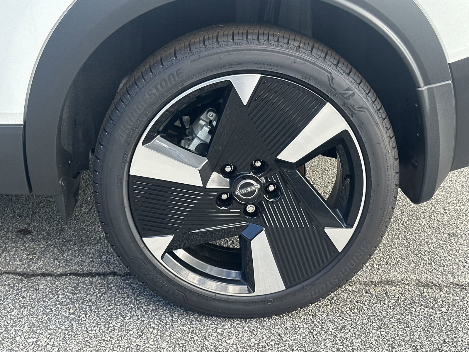 New 2025 Nissan Kicks SR image 27
