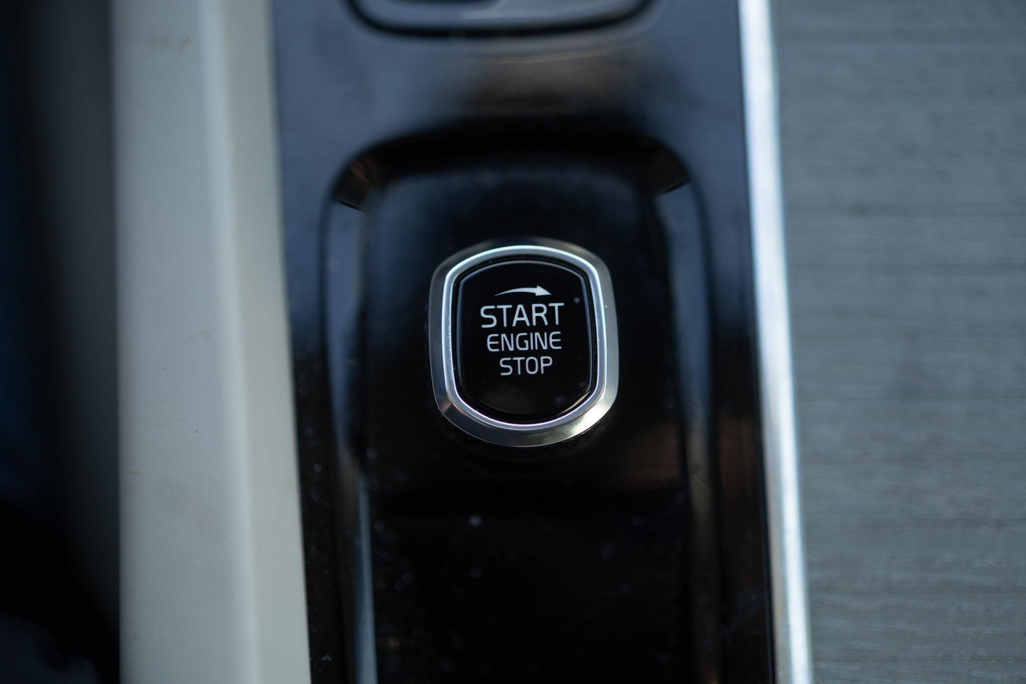 Used 2024 Volvo V60 B5 Cross Country Plus w/ Protection Package Premier image 11