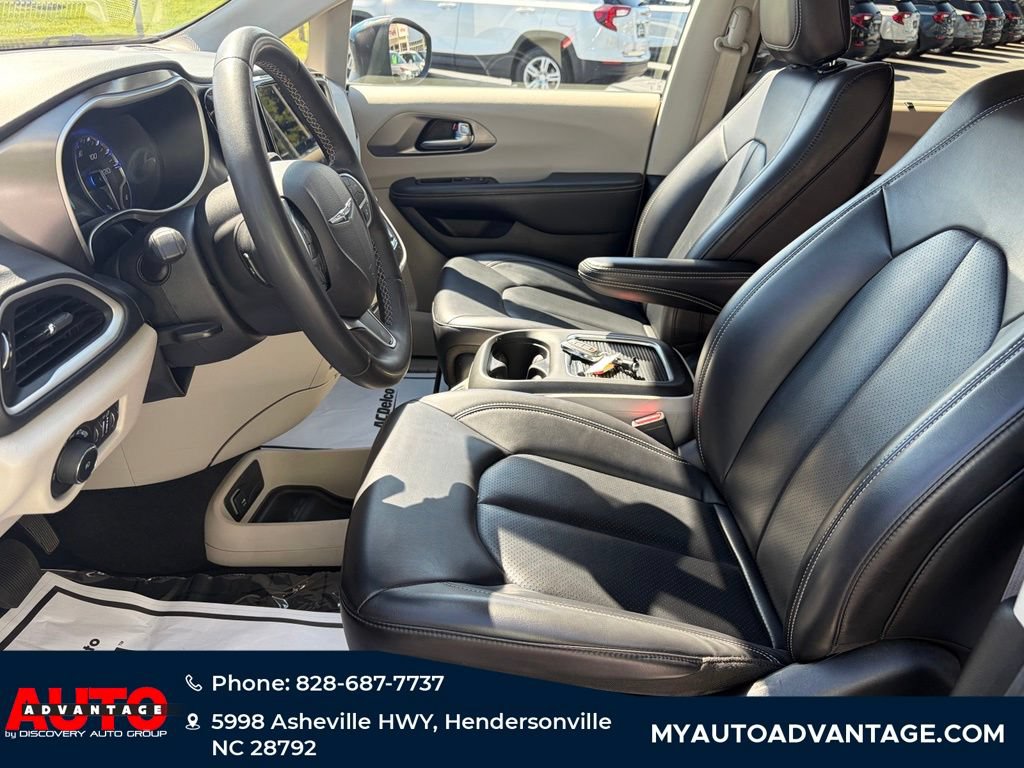 Used 2023 Chrysler Pacifica Touring-L FWD image 26