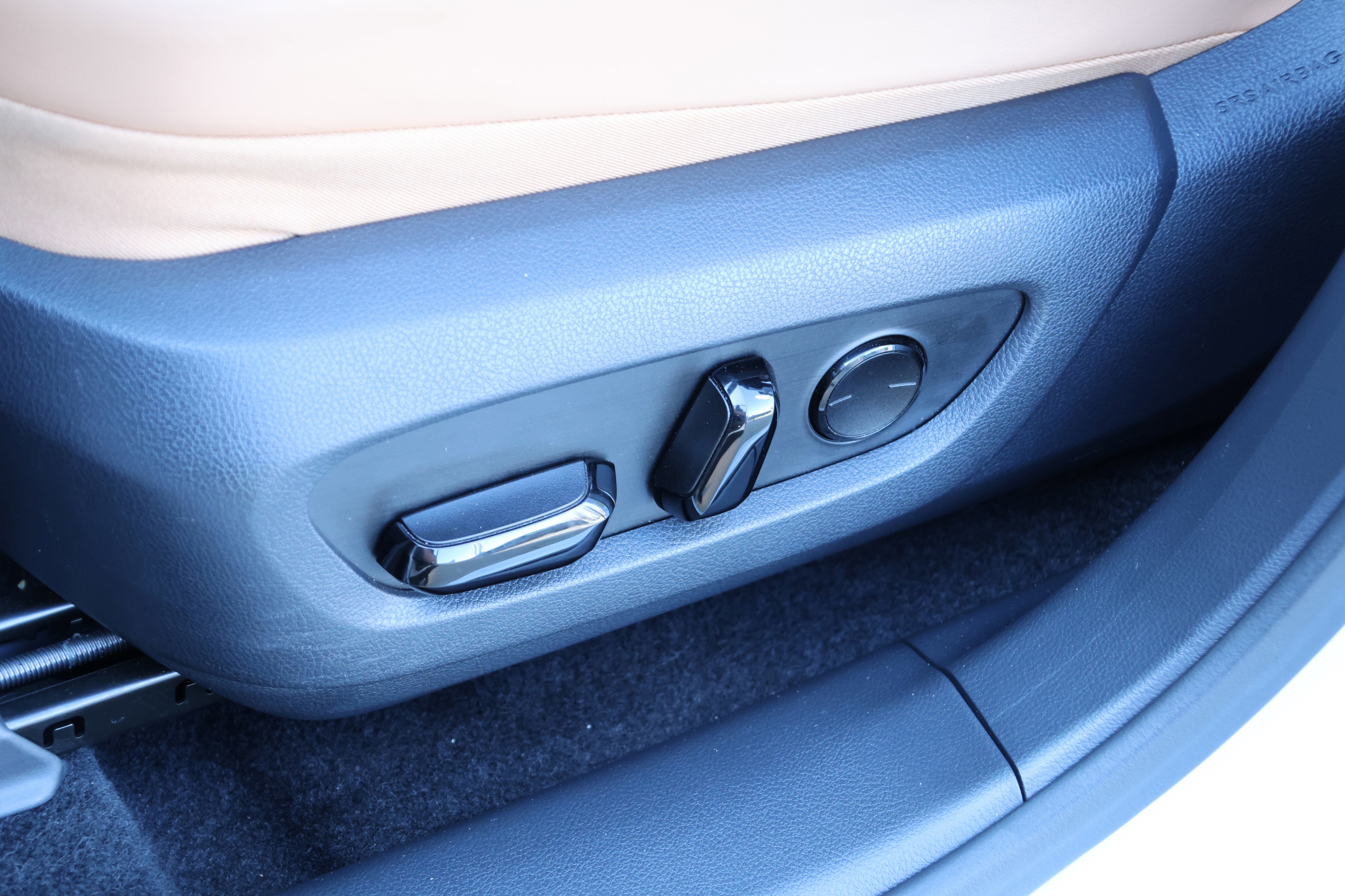 Used 2025 Lexus RX 350 Premium w/ Accessory Package (Z1) image 32