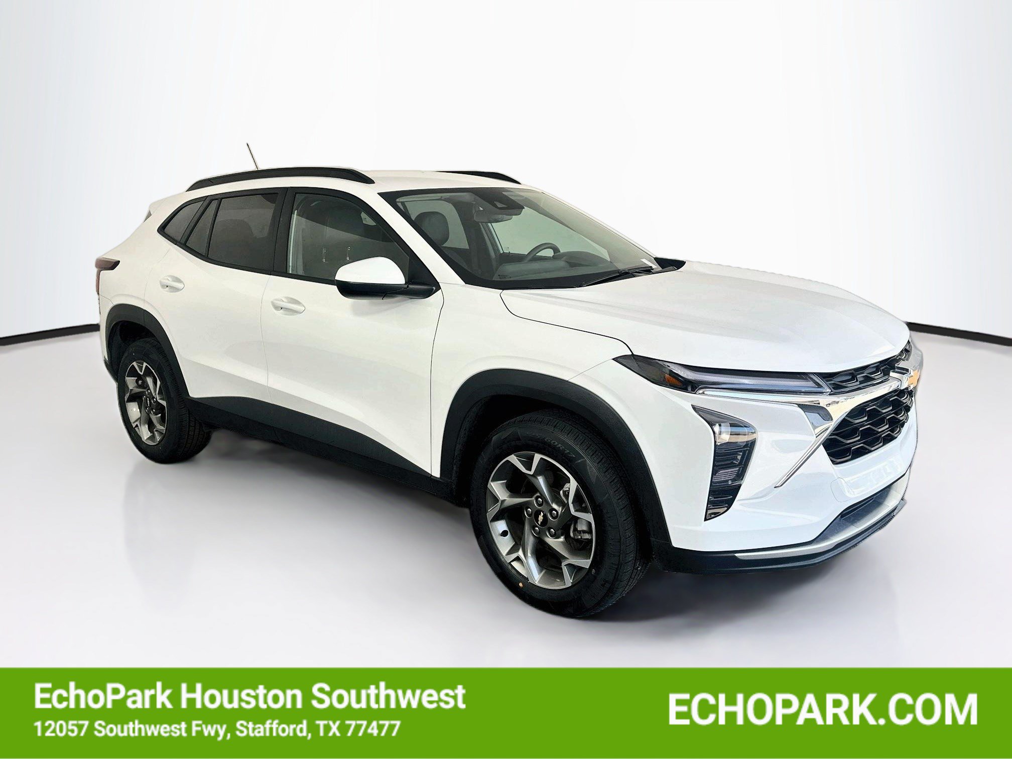 Used 2025 Chevrolet Trax LT FWD image 1