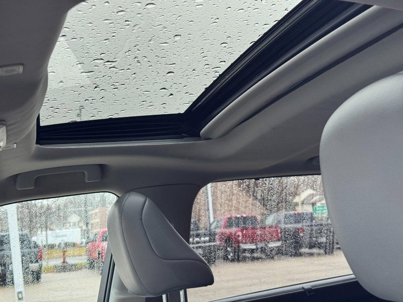 Used 2023 Toyota Highlander XLE image 26