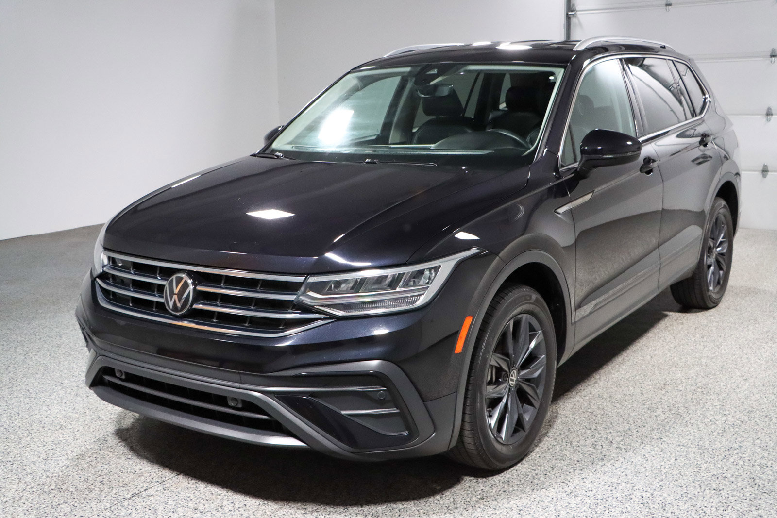 Used 2023 Volkswagen Tiguan SE FWD image 32
