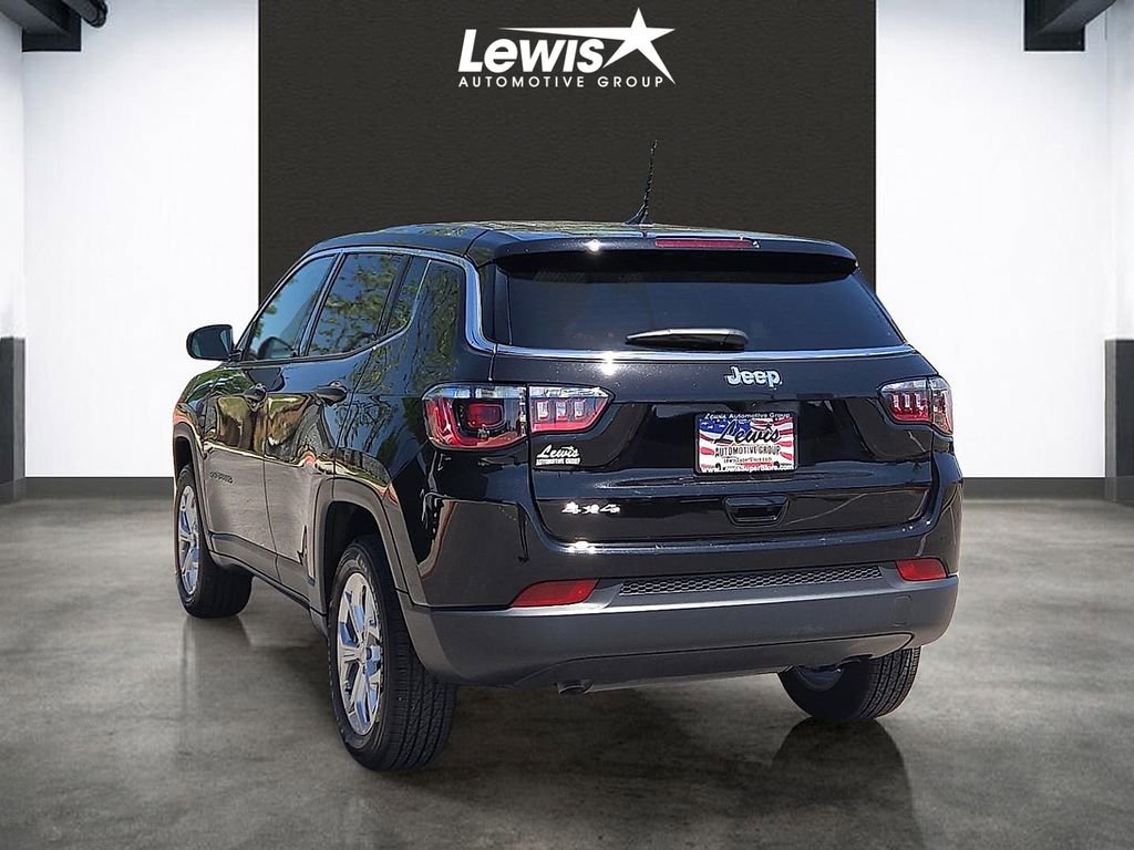 Used 2025 Jeep Compass Sport AWD/4WD image 3