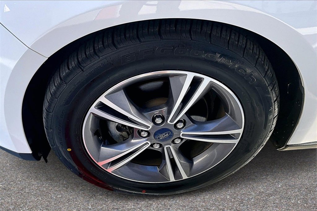 Used 2018 Ford Focus SE w/ SE Appearance Package image 30