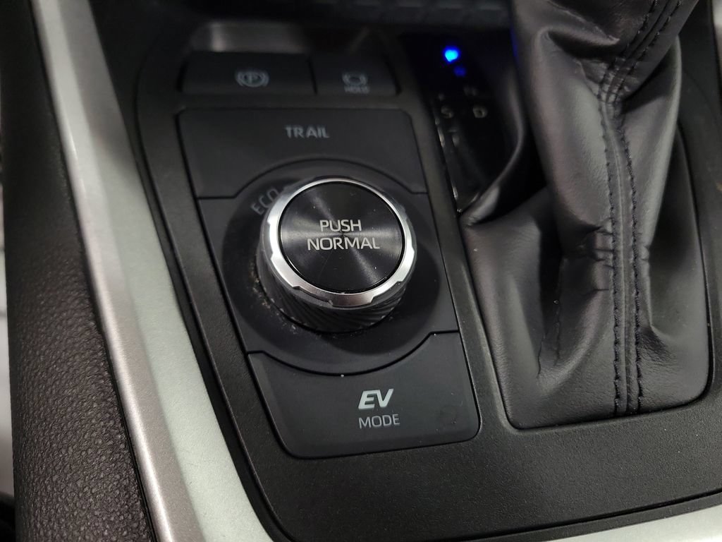 Used 2025 Toyota RAV4 XLE AWD/4WD image 19