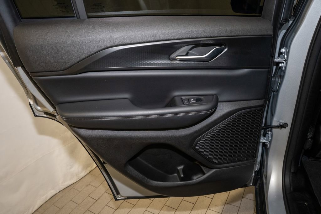 Used 2023 Jeep Grand Cherokee Altitude image 11