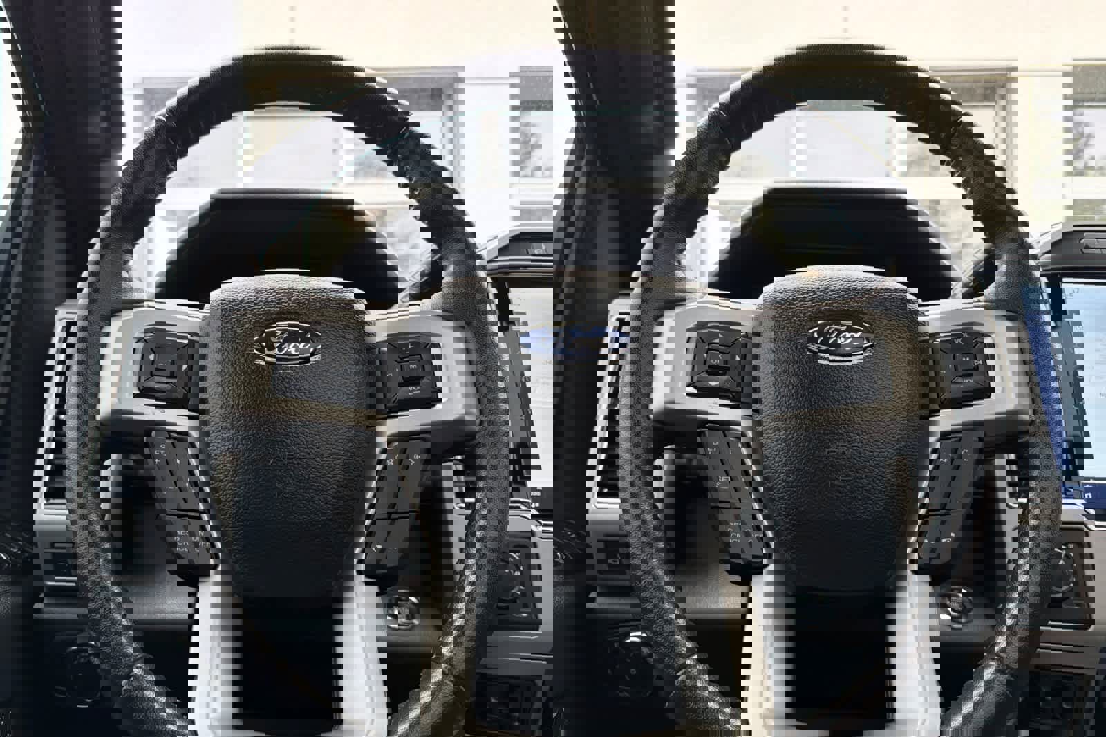 Used 2022 Ford F250 Lariat w/ Black Appearance Package image 25