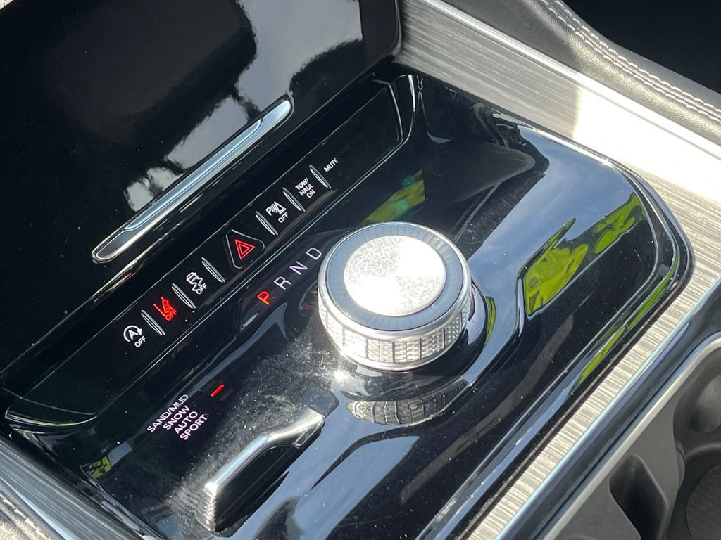 Used 2024 Jeep Wagoneer L Series II w/ Flexible Seating Group image 29