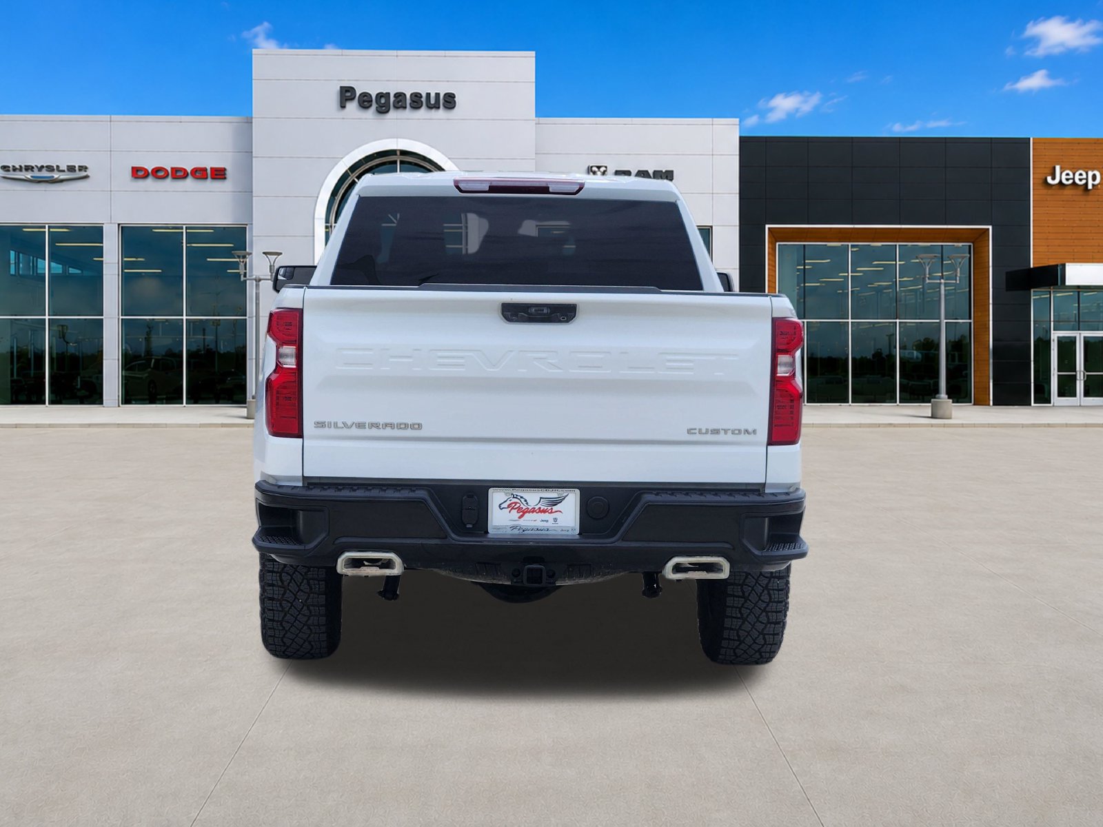 Used 2023 Chevrolet Silverado 1500 Custom Trail Boss AWD/4WD image 8