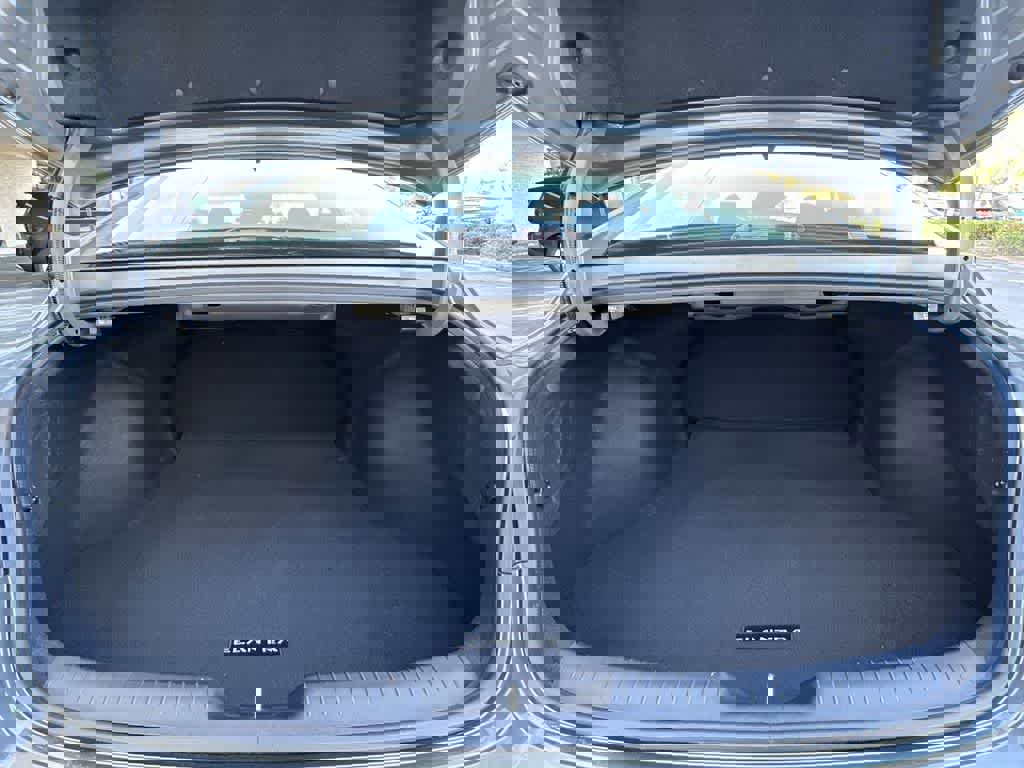 Used 2025 Hyundai Elantra SE image 25