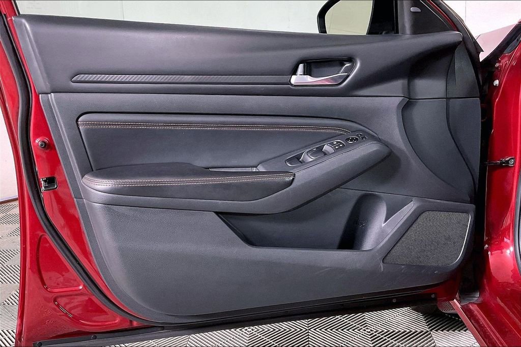 Used 2021 Nissan Altima 2.5 SR w/ SR Premium Package image 22