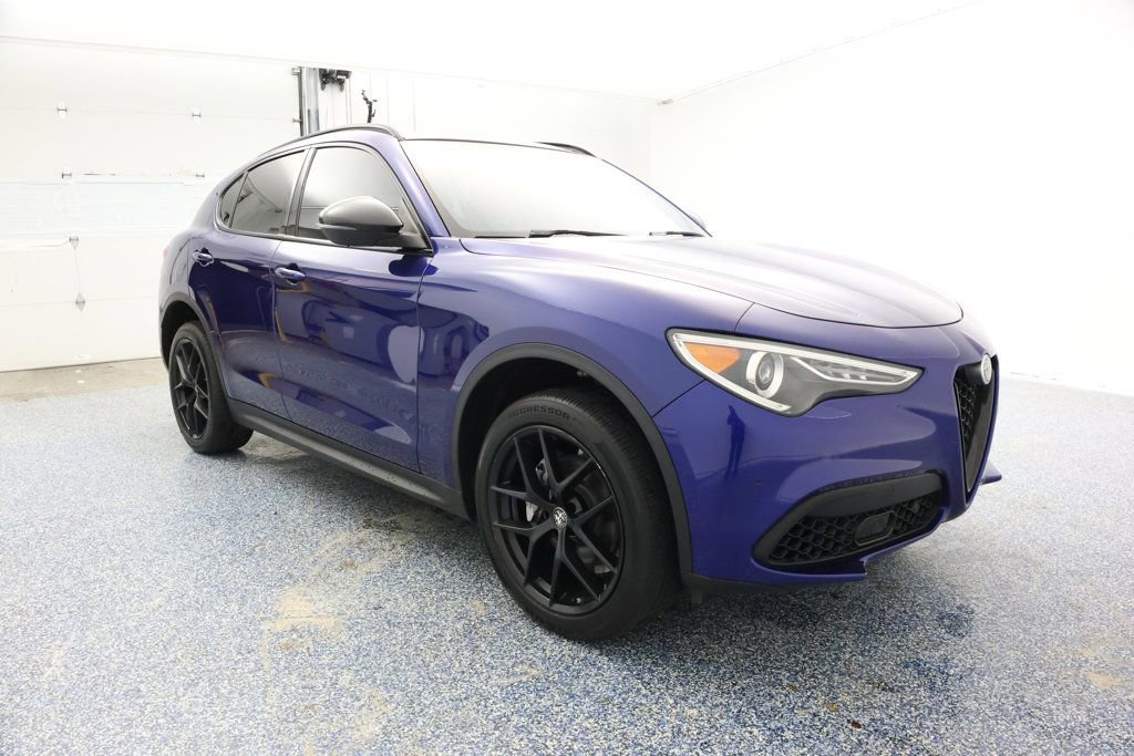 Used 2021 Alfa Romeo Stelvio Sprint w/ Nero Edizione image 2