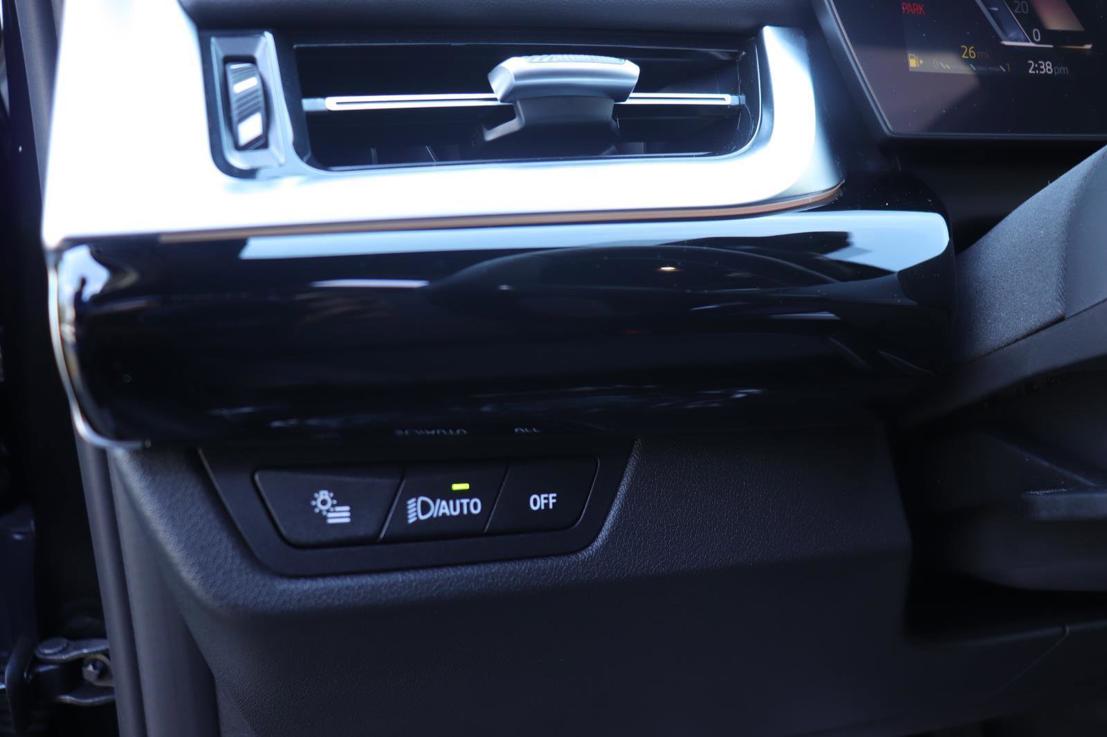 Used 2025 BMW X1 xDrive28i w/ Premium Package image 28