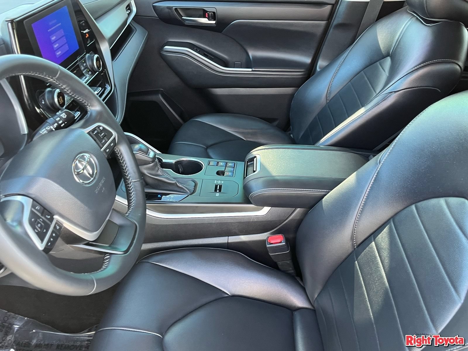 Used 2023 Toyota Highlander XLE FWD image 19