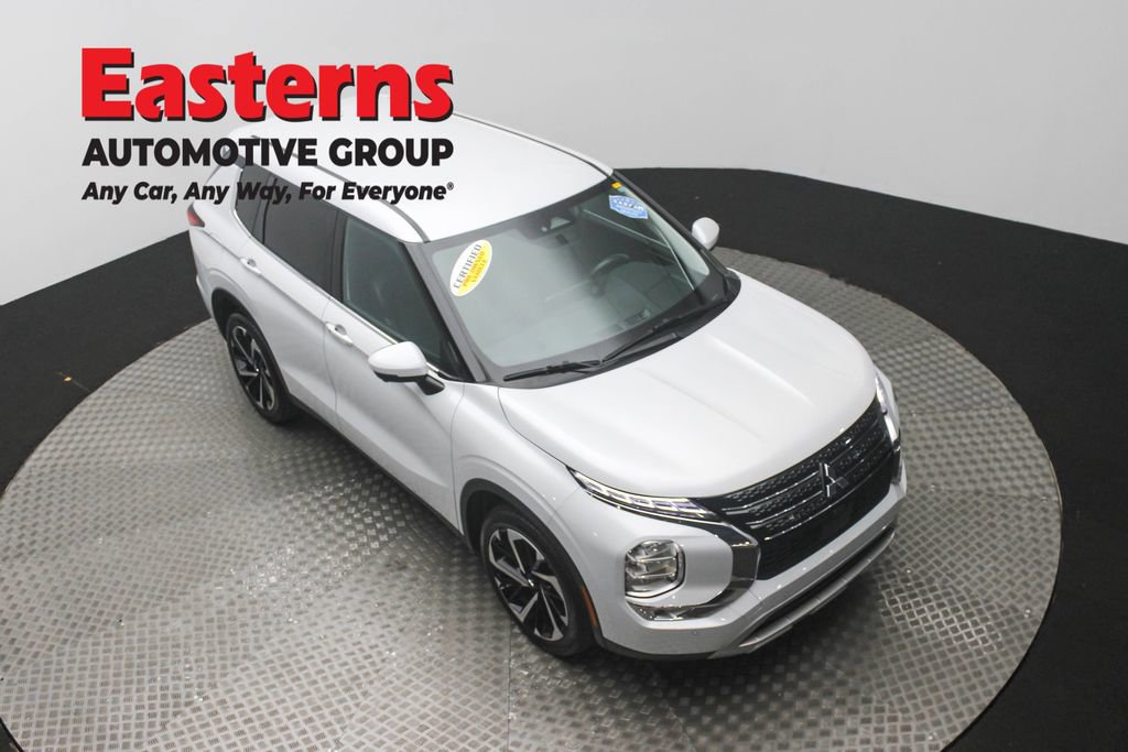 Used 2024 Mitsubishi Outlander SE image 3