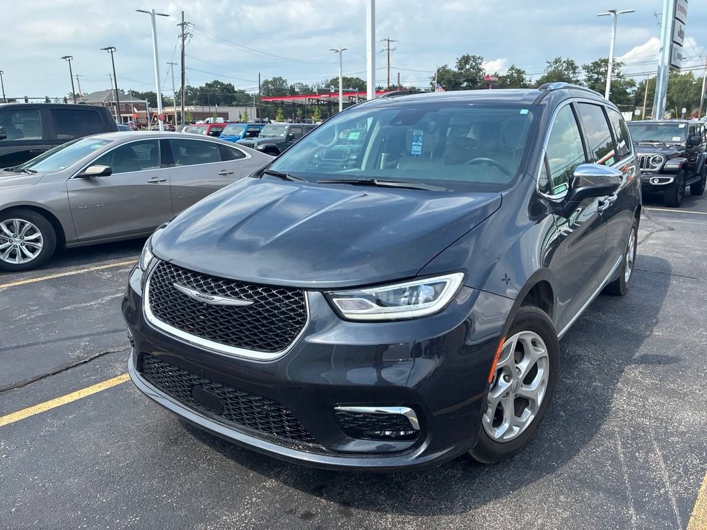 Used 2021 Chrysler Pacifica Limited w/ Premium & Safety Sphere Group AWD/4WD image 3