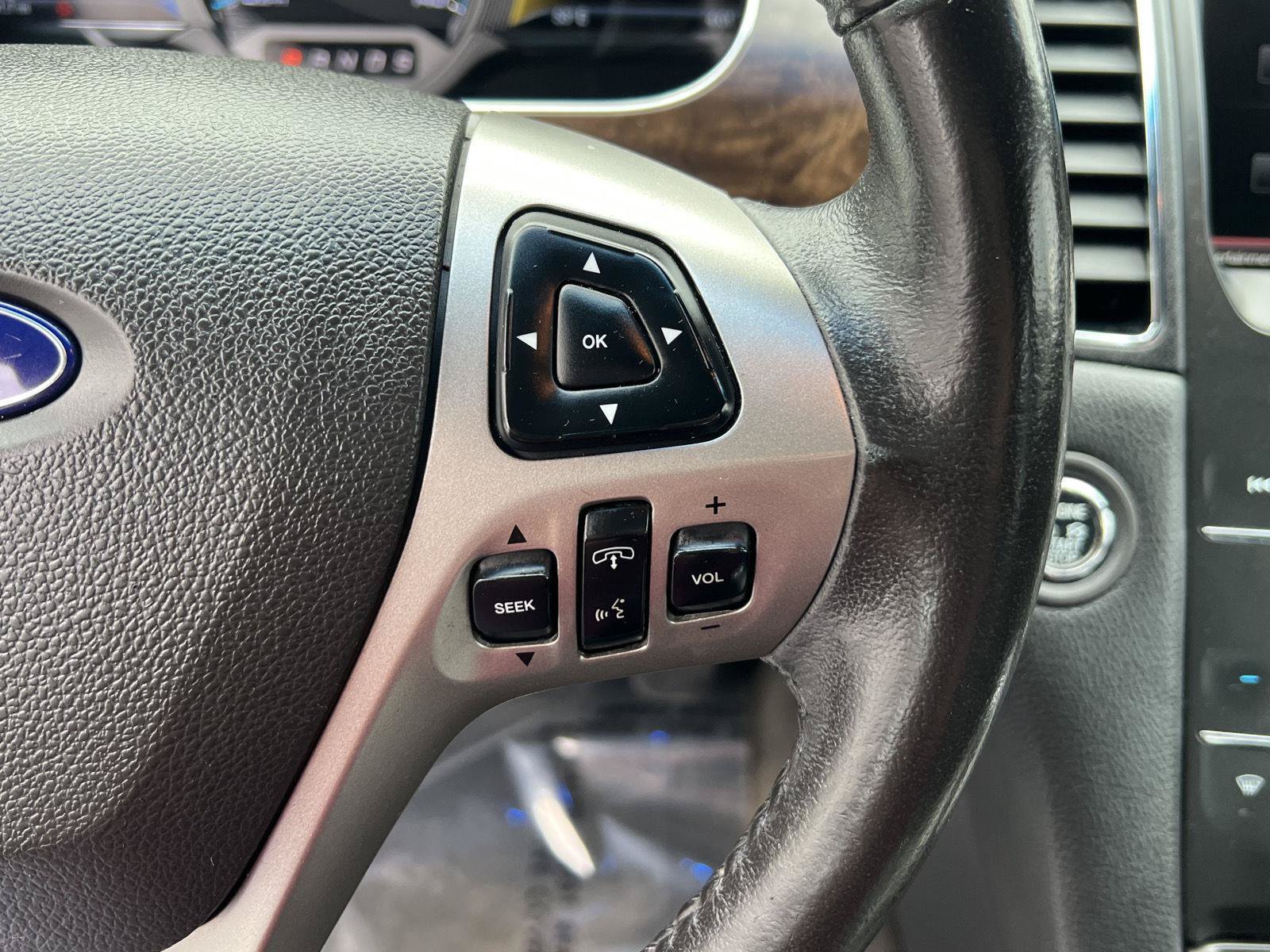 Used 2015 Ford Taurus Limited FWD image 28