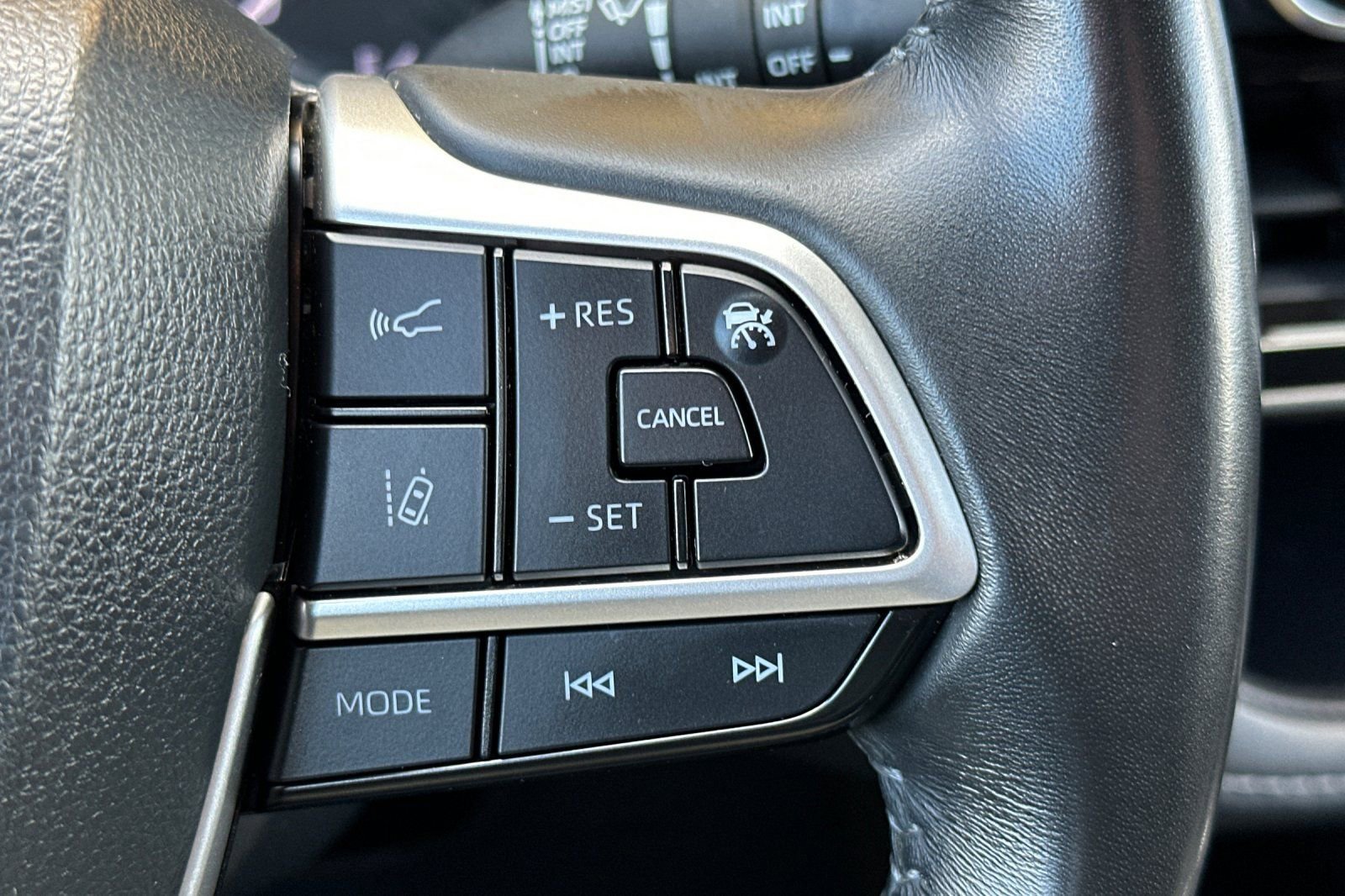 Used 2023 Toyota Highlander LE image 31