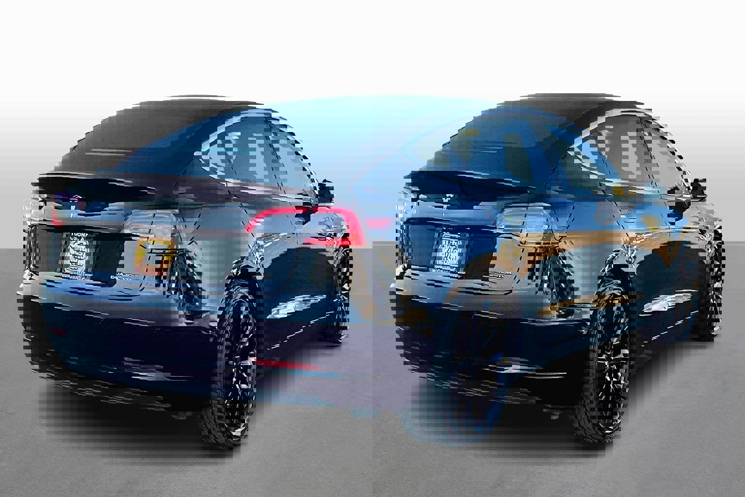 Used 2018 Tesla Model 3 Long Range image 2