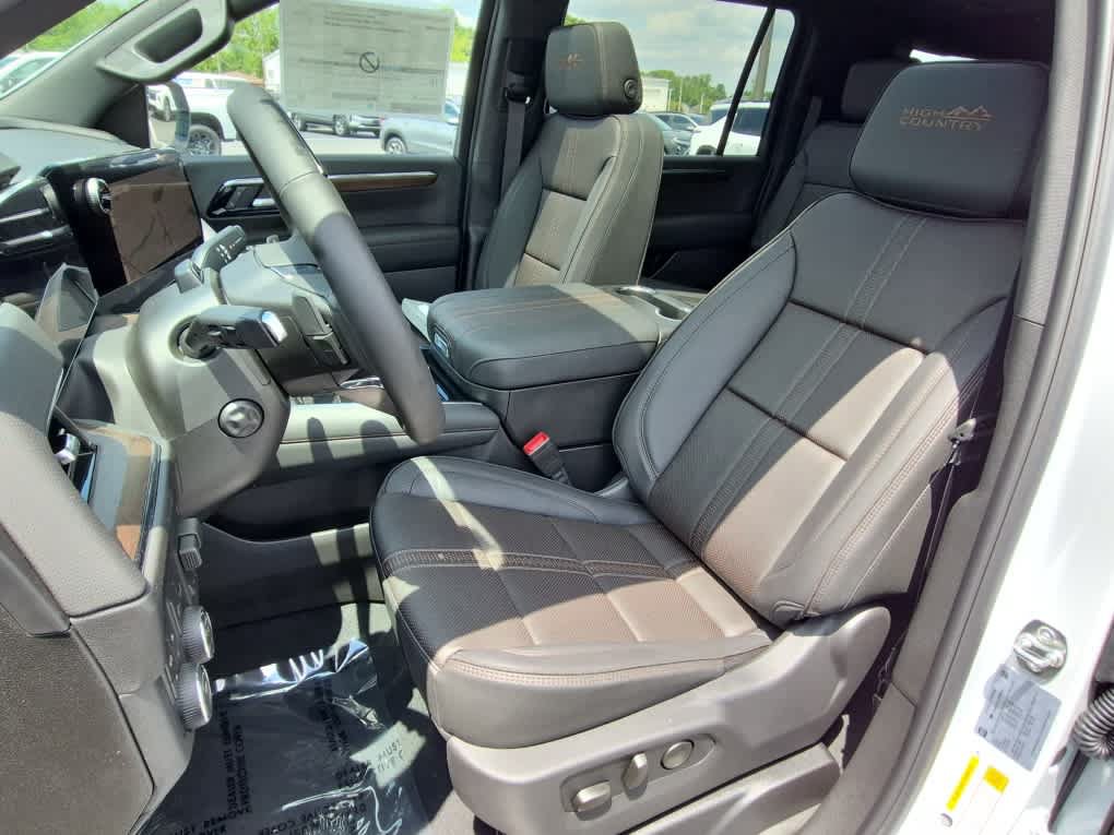 New 2026 Chevrolet Suburban High Country AWD/4WD image 12
