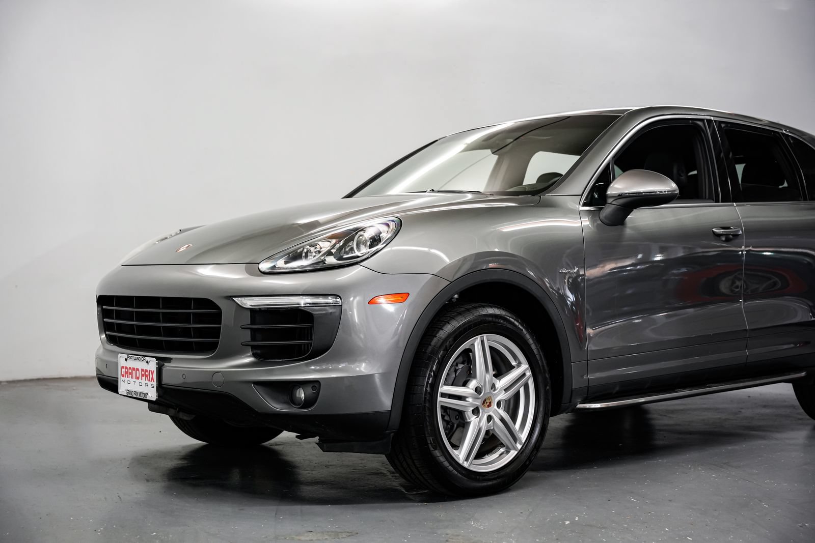 Used 2015 Porsche Cayenne Diesel AWD/4WD image 34
